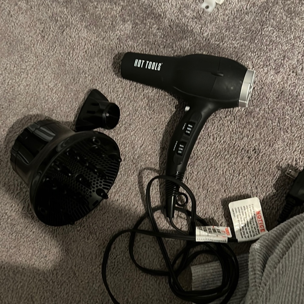 Hot Tools Hair Dryer with 2 attachments